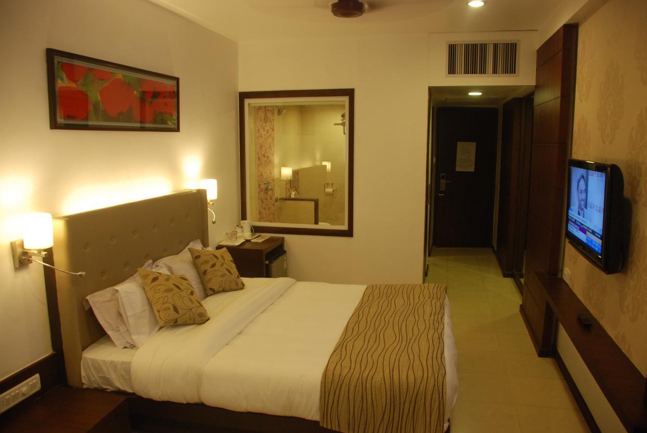 Hotel Surya Vadodara Exterior photo
